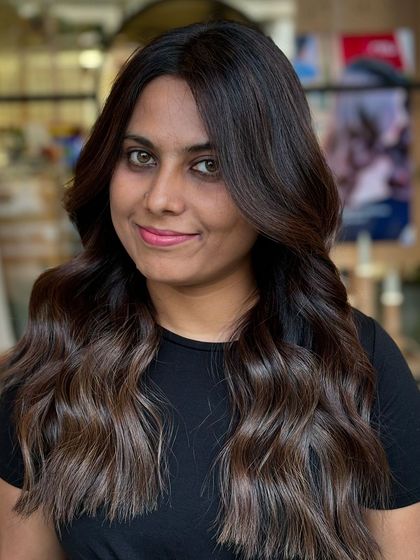 A straight-on look at the finished balayage. The color brightens her complexion and the style is effortlessly chic.
