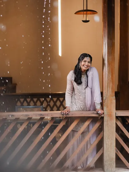Sometimes, magic happens when you least expect it, like this moment of pure joy. The light, the smile, the feeling of being completely present. These are the unscripted shots that become the most cherished memories.