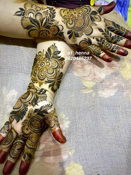 This bold, semi-bridal design combines thick floral patterns with delicate shading, all created with my smooth-flowing organic henna cones.