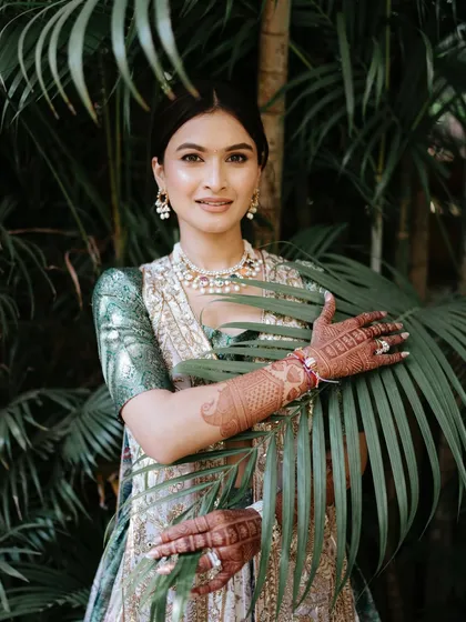 This is a perfect example of minimal glamour for a pre-wedding event. I accentuated her features with a dewy base, soft contouring, and a neutral color palette to create a fresh, sun-kissed look that was perfect for her daytime Mehendi function.