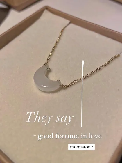 A half-moon or a full moon? This shows my 'ádhvaya' white moonstone Luna bracelet. It's a charm for peace and calm, attracting abundance and good fortune in love.