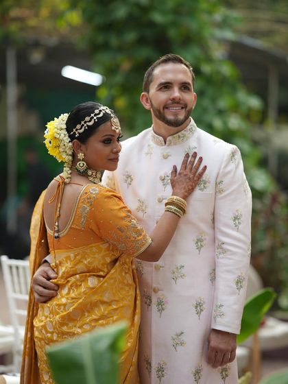 A quiet, candid moment between a cross-cultural couple. My planning ensures that even in the midst of a traditional Indian wedding, the couple feels connected and at ease, allowing for these beautiful, unscripted memories to unfold.