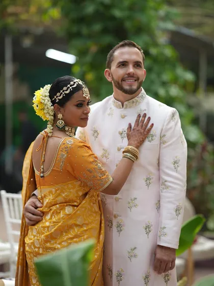 A quiet, candid moment between a cross-cultural couple. My planning ensures that even in the midst of a traditional Indian wedding, the couple feels connected and at ease, allowing for these beautiful, unscripted memories to unfold.