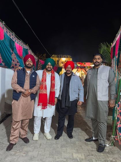 The whole crew together for a photo at the Jaggo. These are the moments we'll remember for years.