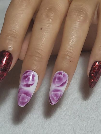 A beautiful combination of sparkling red glitter and blooming gel roses in purple. A custom design for a client who wanted something bold and romantic.