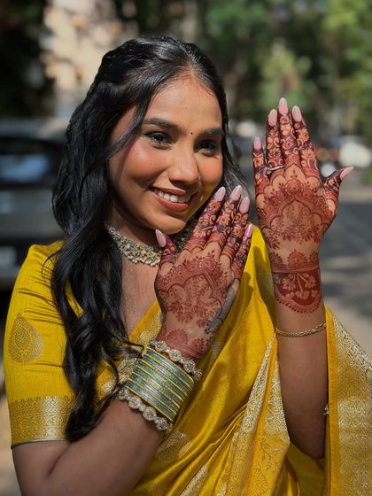 A final portrait of this stunning client, looking absolutely beautiful with her festive mehendi.