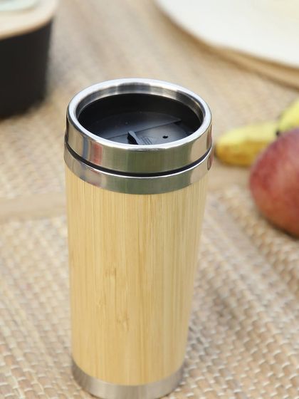 This bamboo travel mug is another great option for corporate gifting. It's perfect for daily commutes, seminars, and events, helping your team or clients reduce their reliance on single-use coffee cups.