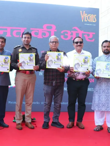 Our esteemed guests holding the exhibition catalog during the opening ceremony.