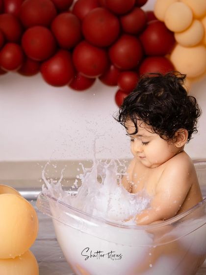 A moment of quiet play during the fun-filled splash session.