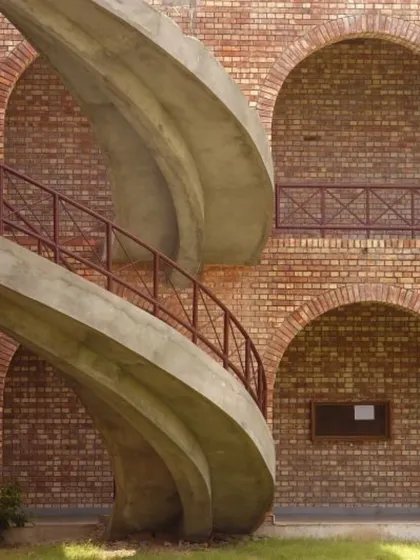 A throwback to our Vidyagram project in Haryana. The exposed brickwork, rhythmic arches, and a sculptural curved staircase embody a seamless blend of traditional craftsmanship and modern design.