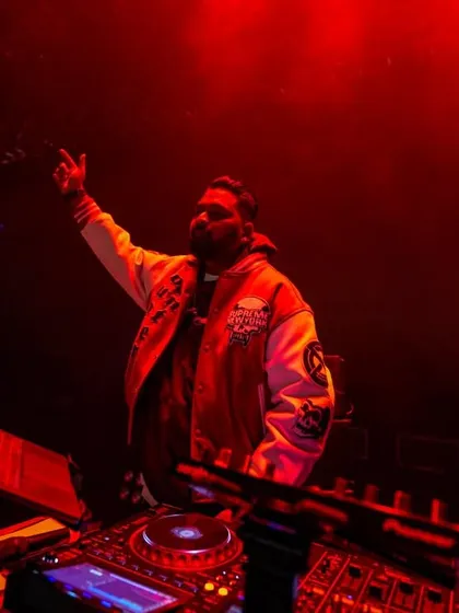 One hand up, feeling the vibe of the crowd under the red stage lights. Every show is a unique experience.