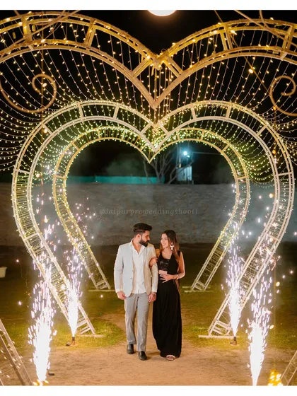 A magical night shoot setup for Siddharth and Simran. We create these elaborate arrangements with heart-shaped light tunnels and cold-fire sparklers to add a touch of glamour and create truly show-stopping pre-wedding photos.