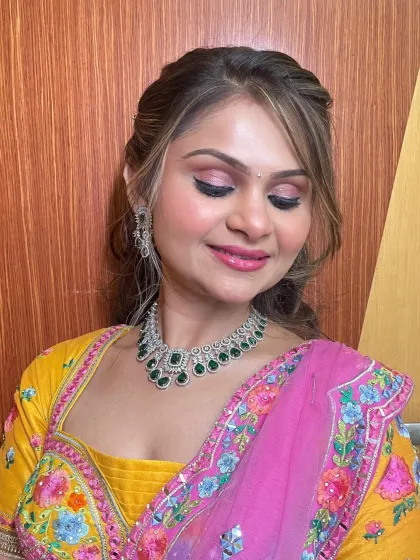 Another close-up showing the beautiful eye makeup, which makes her eyes sparkle.