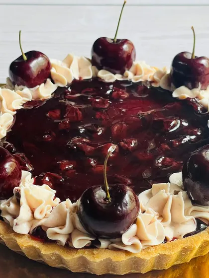 This side view shows the flaky crust, the creamy filling, and the generous topping of my Cherry Cheesecake Tart.