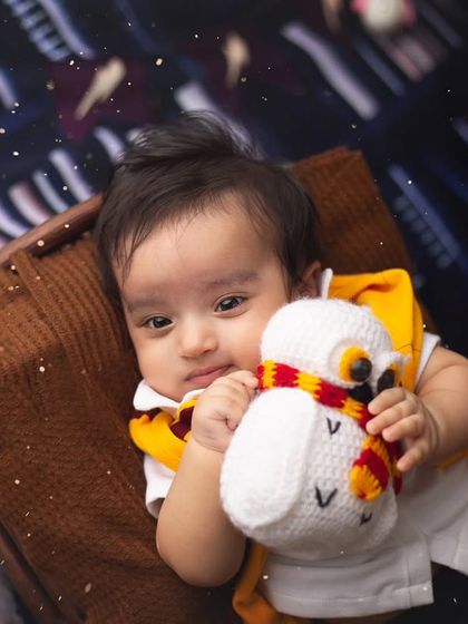 This little wizard is ready for his journey to Hogwarts. Cuddling his owl, he looks so sweet and curious in this magical Harry Potter themed newborn shoot.