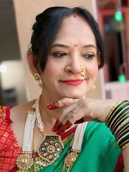 A thoughtful pose that highlights the beautiful details of her look, from the jewellery to the subtle makeup.