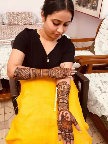 A client displaying her full-arm mehndi design.