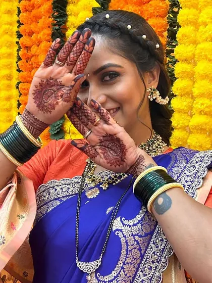 A happy moment with actress Namrata Pradhan on the sets of the TV serial 'Durga'.