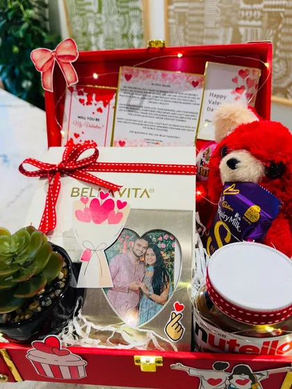 A little box of love, filled with all her favorites. This red trunk is packed with a teddy, Nutella, a framed photo, and a personal letter.