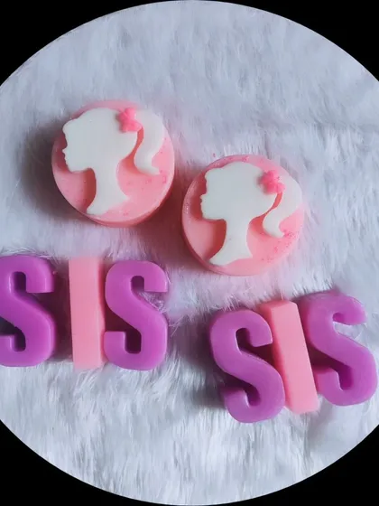 "SIS" letter soaps and Barbie silhouette soaps, a perfect combination for a gift for your sister.