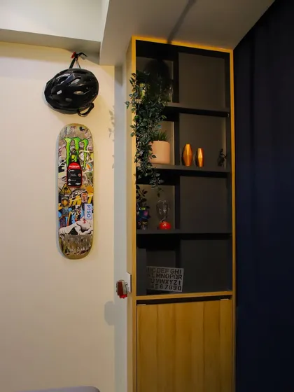 A cool way to display a hobby: this skateboard mounted on the wall adds a personal and edgy touch to the room's decor.