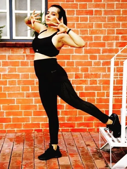 Fueling my body with movement and empowering my mind with positive energy. This is the feeling I want to share with you in every single class.