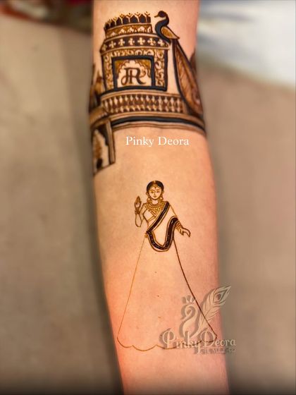 The other hand of the bridal story, showing a graceful bride figure. Notice how the design is incomplete on its own but tells a full story when paired with the other hand. We focus on such narrative composition in my classes.