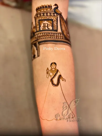 The other hand of the bridal story, showing a graceful bride figure. Notice how the design is incomplete on its own but tells a full story when paired with the other hand. We focus on such narrative composition in my classes.