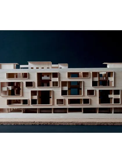The facade of the "School of Courts" model shows how classrooms are organized around double-height courtyard spaces, creating a porous and interactive learning environment.