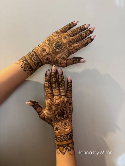 A different angle of a classic bridal design, showing how the patterns wrap around the hands. The elephant motifs add a touch of royal elegance.