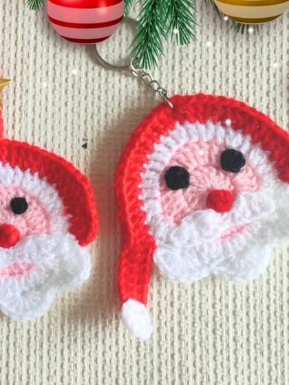 This crochet Santa Claus can be used for many things. You can hang it on your Christmas tree, use it as a key ring, or even put it on a handmade Christmas card.