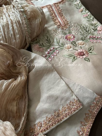 A close-up of the coordinated lower and dupatta.