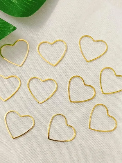 Our heart-shaped thin bezels are perfect for making romantic jewelry pieces. They are lightweight and easy to work with, making them great for both beginners and experienced artists.