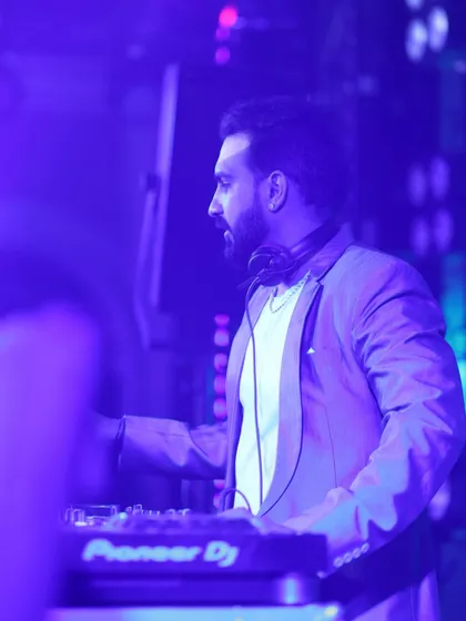 Even a Monday feels like a Friday night when the playlist is just right. Here are some moments from a wedding event where we turned the start of the week into a party.