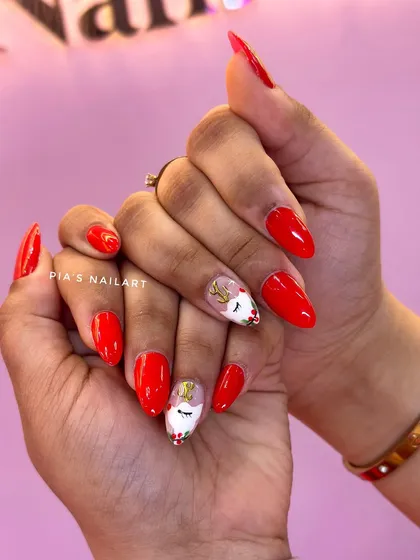 A minimal but festive Christmas look. A bright, classic red with a cute unicorn reindeer accent nail.