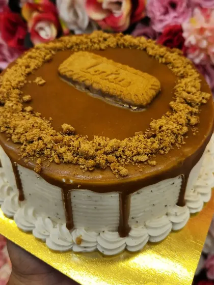 Another look at my popular Lotus Biscoff cake. This one is topped with a smooth layer of Biscoff spread and a sprinkle of biscuit crumbs, making it a simple yet incredibly satisfying dessert.