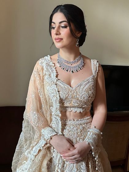 Oezlem in her beautiful sangeet lehenga. The soft, radiant makeup complements the intricate embroidery of her outfit without overpowering it.