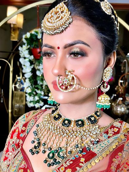 A close-up of this bride's stunning makeup and jewelry. The glittery green eyeshadow and heavy kundan necklace create a look of pure opulence.