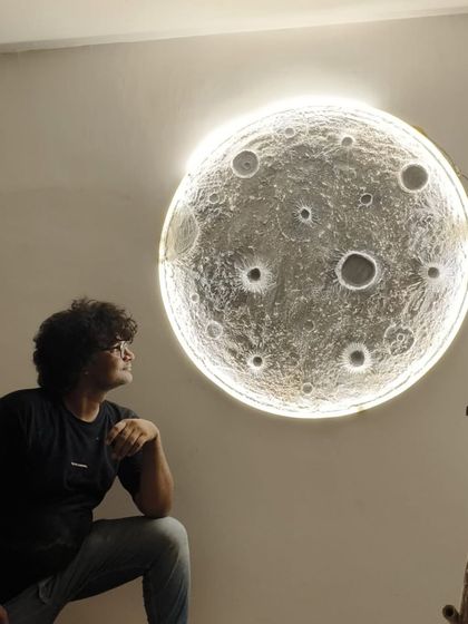 This image is from my 3-day professional masterclass, where students create and take home four large pieces, including this stunning 3D moon art.