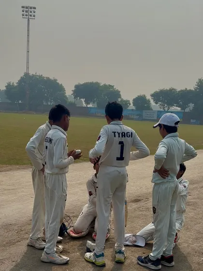 A quick team huddle during a drinks break.