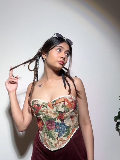 A more candid shot, showing how the corset moves. It’s important that even statement pieces are comfortable to wear.