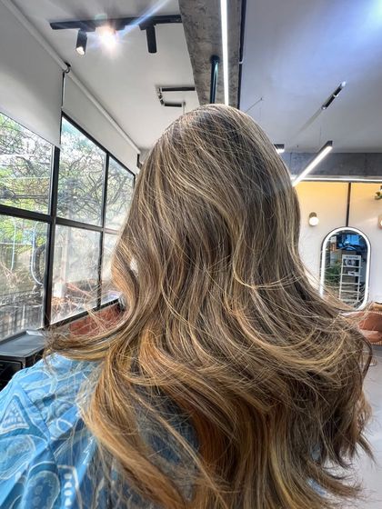 The final look of this multi-tonal lived-in color, looking healthy and vibrant.