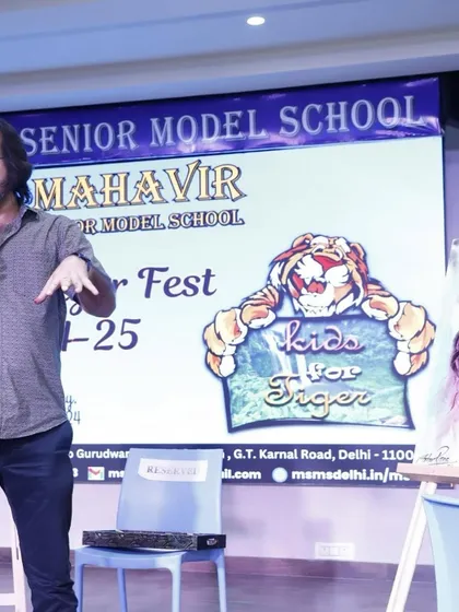 Connection is everything. Whether it's a corporate workshop or a college fest, I make sure everyone feels involved. This moment from a school event shows how I engage with the audience, explaining the process and sharing the passion behind the art.