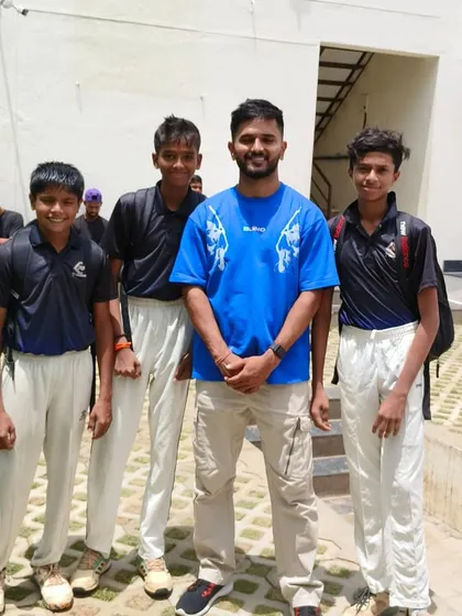 Arnav and his teammates with RCB player Manoj Bhandage. Meeting professional athletes provides motivation and a glimpse into the life of a professional sportsperson.