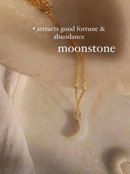 The White Moonstone Luna pendant, a simple and elegant piece for attracting abundance and good fortune.