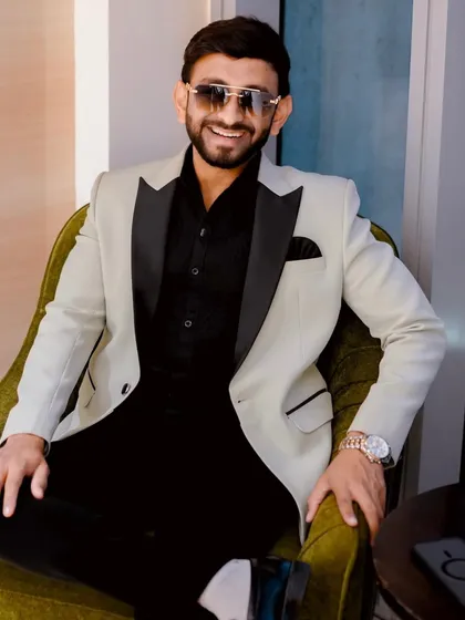 A moment of downtime between sessions. As a professional emcee, projecting confidence and a friendly, approachable style is part of the complete package I bring to your event.