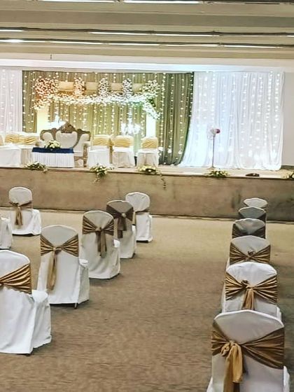 Another look at our safe and elegant seating plan. We work with you to follow all necessary guidelines while ensuring your wedding venue looks beautiful and feels special.