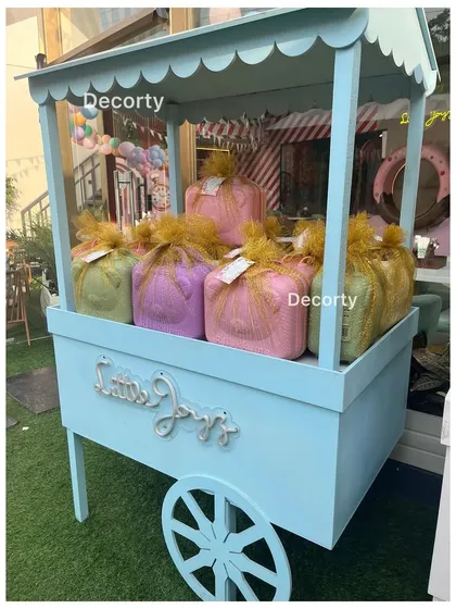 A cute cart filled with beautifully wrapped return gifts for the little guests to take home.