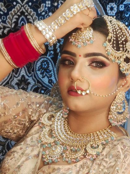 A beautiful pastel bridal look with a unique chandbali-style necklace and a matching passa. The light blue and pink beads are a modern touch.