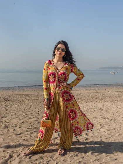 A vibrant printed jacket and co-ord set for a beach day. This outfit shows how to do festive wear in a relaxed, resort setting.